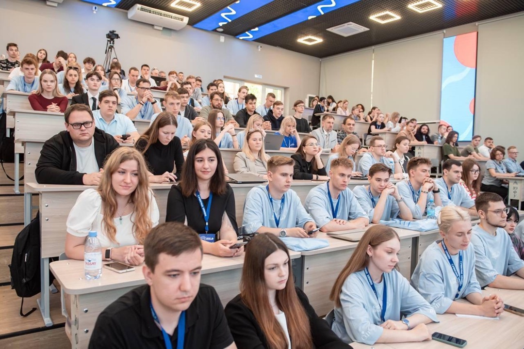 Валерий Фальков провел встречу со студентами вузов Приазовья, посвященную формированию единого образовательного пространства макрорегиона