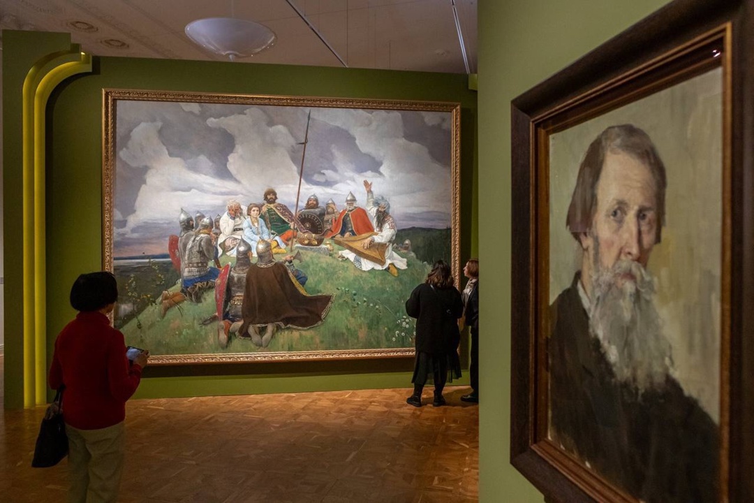 Абсолютный рекорд Выставка Виктора Васнецова, организованная при поддержке ЛУКОЙЛа, — самая массовая за столетнюю историю корпуса Бенуа Русского музея.