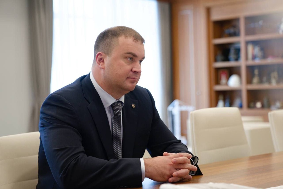 Министр строительства и ЖКХ РФ Ирек Файзуллин провел рабочую встречу с губернатором Омской области Виталием Хоценко