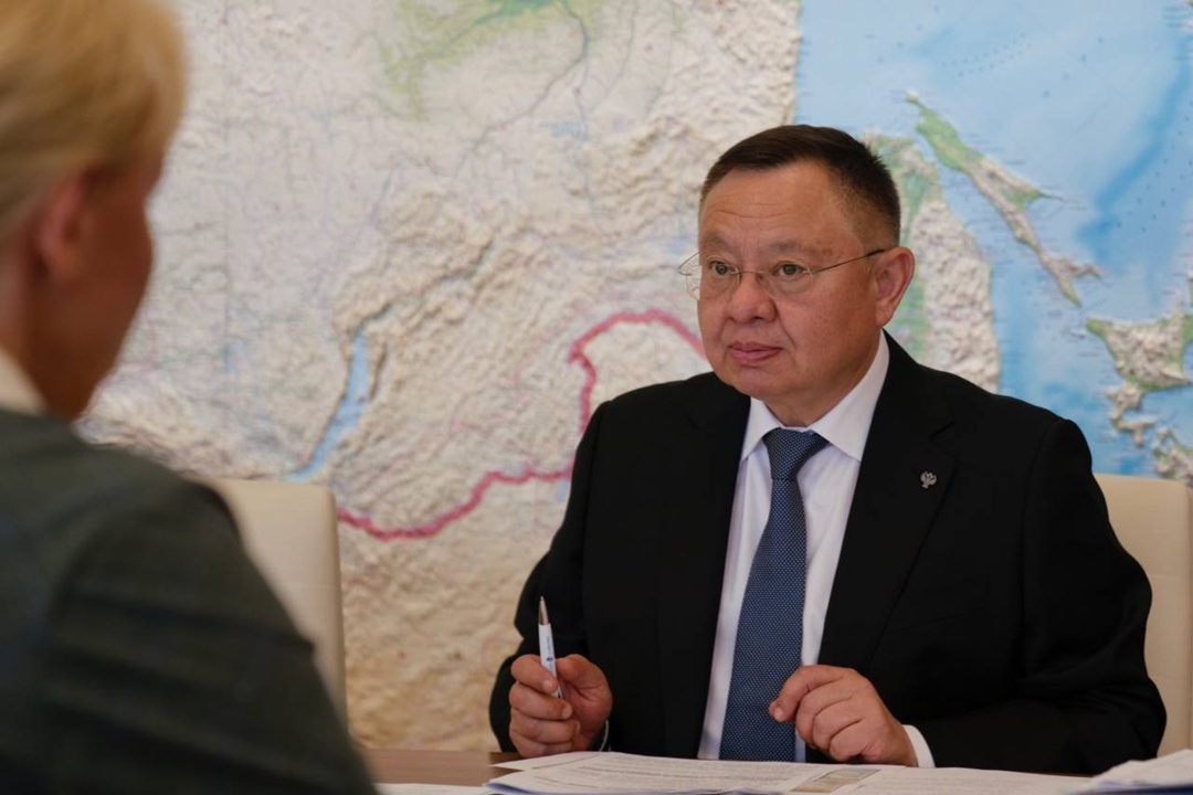 Министр строительства и ЖКХ РФ Ирек Файзуллин провел рабочую встречу с врио губернатора Еврейской автономной области Марией Костюк