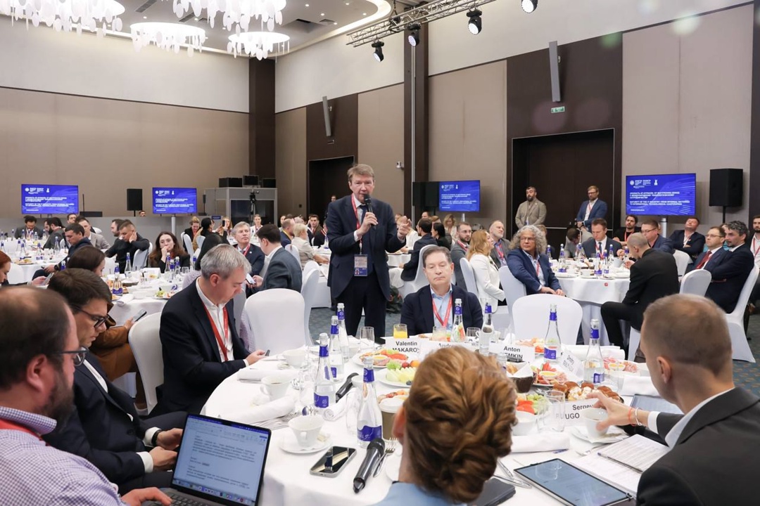 Внедрять то, что уже работает: Михаил Аронсон на ИТ-завтраке ПМЭФа.