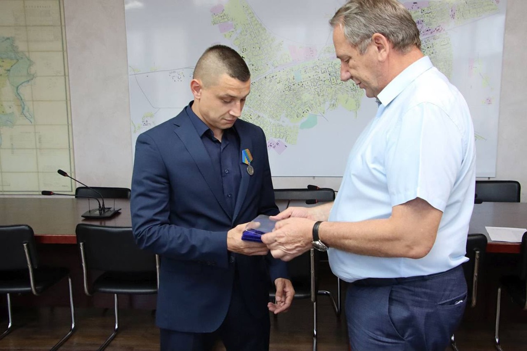 От души поздравляем нашего коллегу! Сегодня Александр Мисюля, заместитель начальника отдела охраны труда ООО «Газпром переработка Благовещенск», получил…