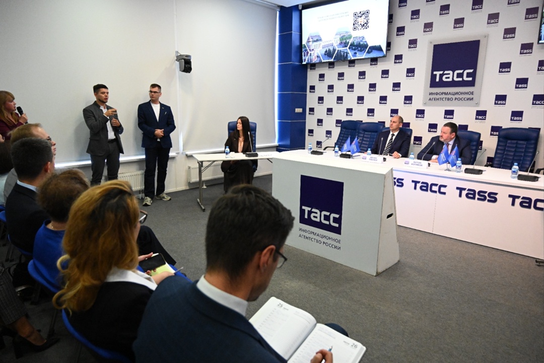 Глава Минтруда Антон Котяков посетил с рабочей поездкой Свердловскую область