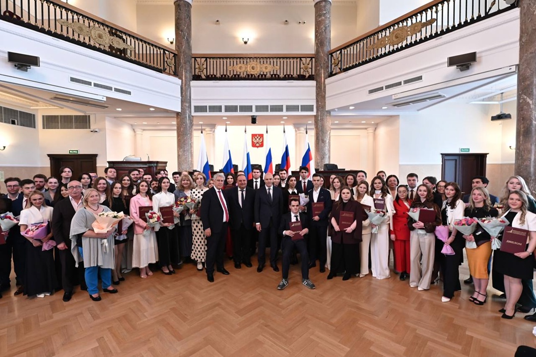 Антон Силуанов вручил дипломы выпускникам Финансового университета