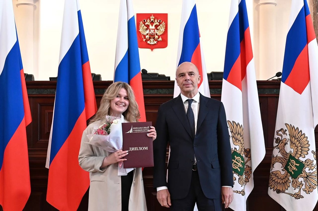 Антон Силуанов вручил дипломы выпускникам Финансового университета