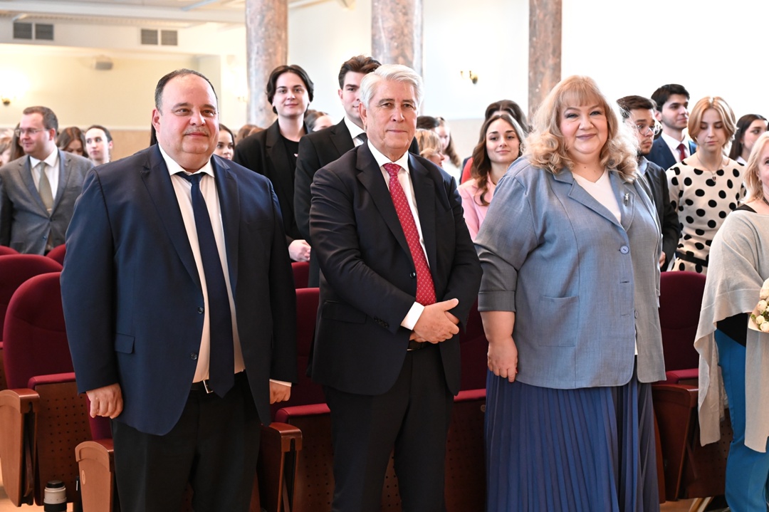 Антон Силуанов вручил дипломы выпускникам Финансового университета