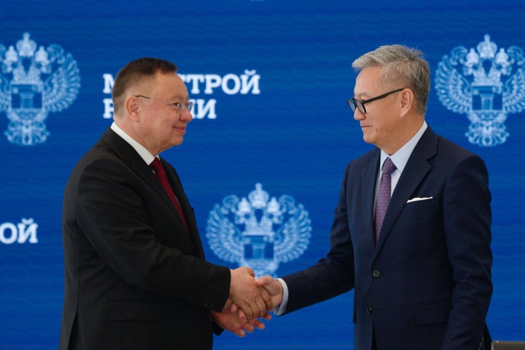 Министр строительства и ЖКХ РФ Ирек Файзуллин и Министр иностранных дел Лаосской Народно-Демократической Республики Тхонгсаван Фомвихан провели рабочую встречу