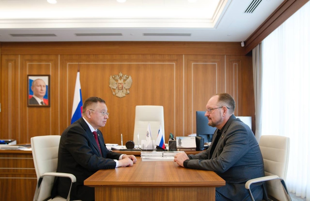 Министр строительства и ЖКХ РФ Ирек Файзуллин провел рабочую встречу с начальником Главгосэкспертизы России Игорем Маныловым