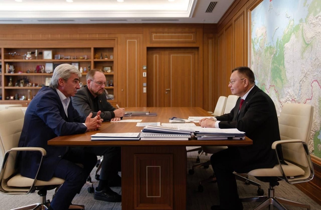 Министр строительства и ЖКХ РФ Ирек Файзуллин провел совещание по вопросам взаимодействия с Ростехнадзором и Главгосэкспертизой