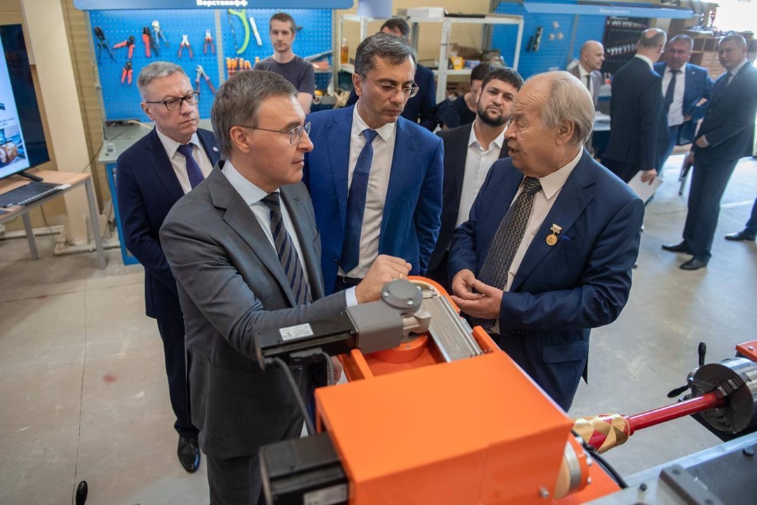 Технологическое лидерство в регионах: новочеркасский вуз создает уникальные комплексы для производства черного крыла российской авиации