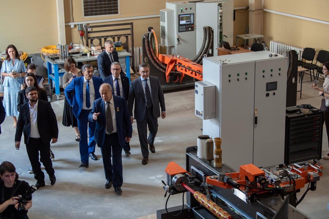 Технологическое лидерство в регионах: новочеркасский вуз создает уникальные комплексы для производства черного крыла российской авиации