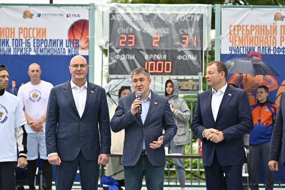 Дмитрий Чернышенко поздравил жителей молодежных столиц и всей России с Днем молодежи