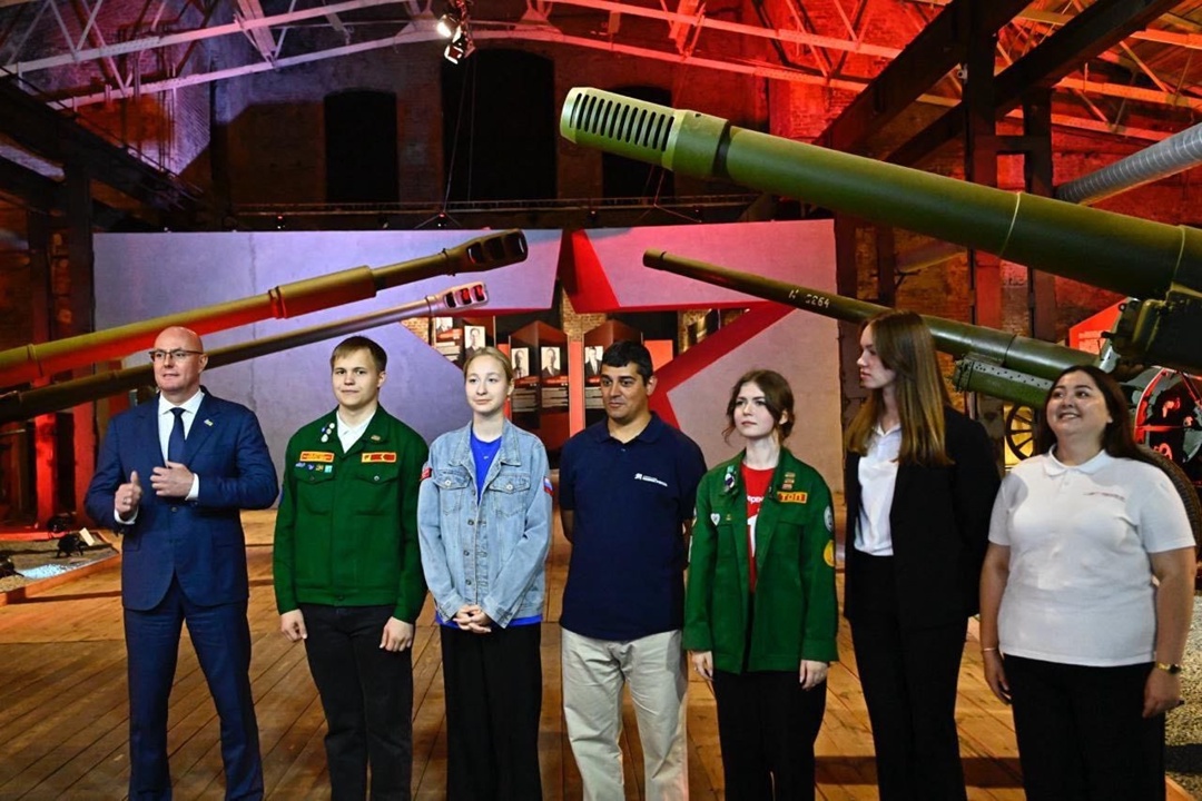 Дмитрий Чернышенко поздравил жителей молодежных столиц и всей России с Днем молодежи