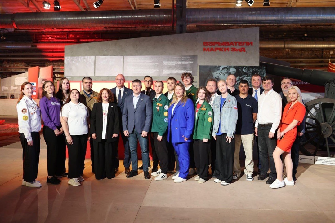 Дмитрий Чернышенко поздравил жителей молодежных столиц и всей России с Днем молодежи