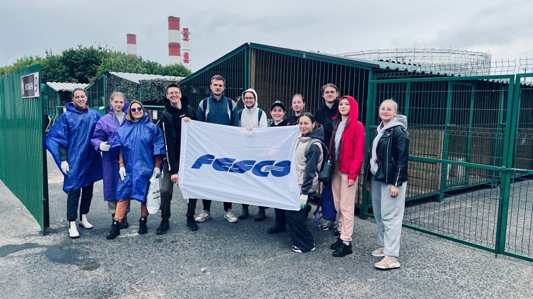 Для добрых дел не нужен повод Наши энергичные волонтеры приехали к питомцам приюта для собак в Бирюлёво. И как всегда — не с пустыми руками!