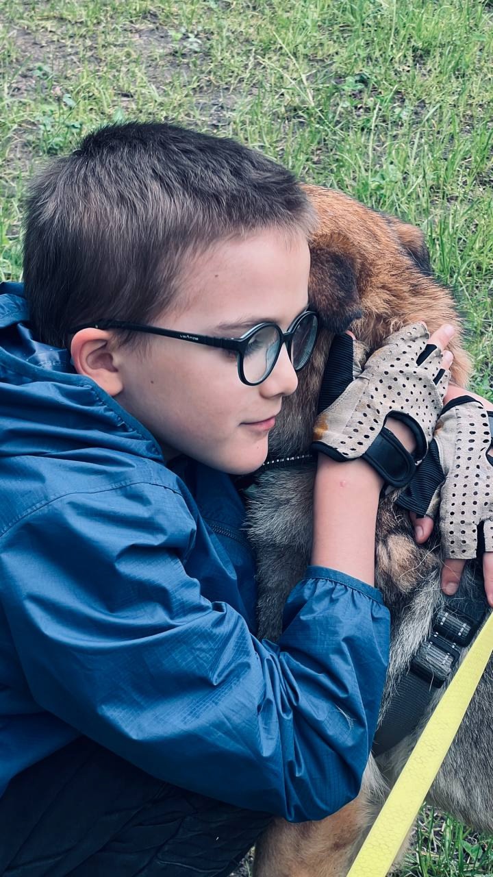 Для добрых дел не нужен повод Наши энергичные волонтеры приехали к питомцам приюта для собак в Бирюлёво. И как всегда — не с пустыми руками!