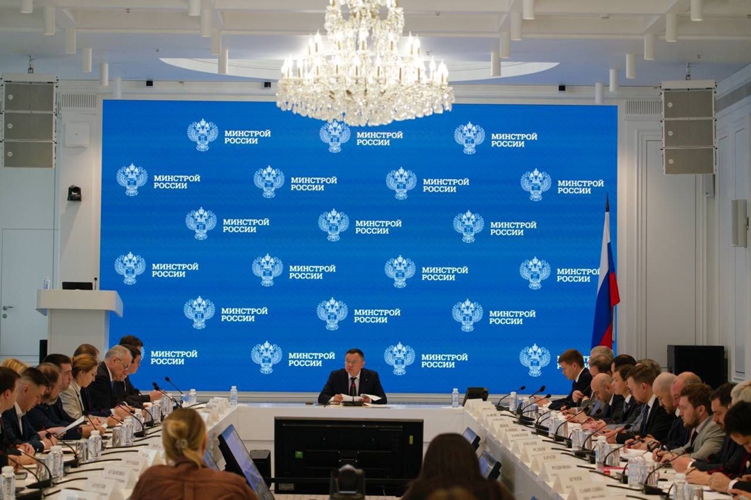 В Минстрое России прошло еженедельное оперативное совещание под председательством Министра строительства и ЖКХ РФ Ирека Файзуллина