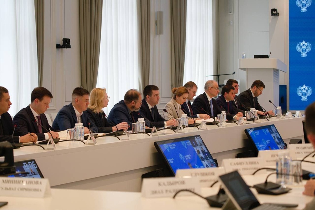 В Минстрое России прошло еженедельное оперативное совещание под председательством Министра строительства и ЖКХ РФ Ирека Файзуллина
