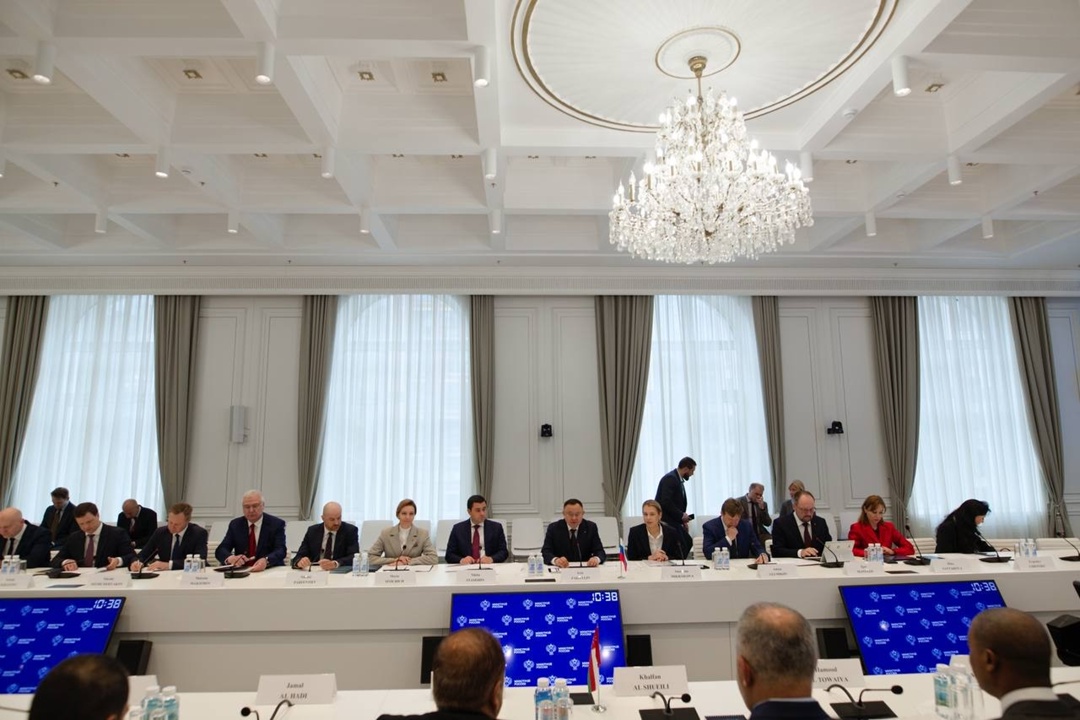 Министр строительства и ЖКХ РФ Ирек Файзуллин и Министр жилищного хозяйства и городского планирования Султаната Оман Хальфан Бен Саид Аль Шуэйли провели…