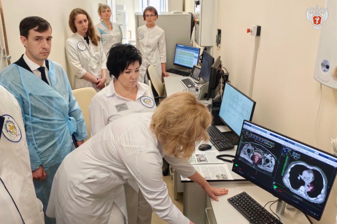 Михаил Мурашко посетил новый радиотерапевтический корпус Воронежского онкодиспансера