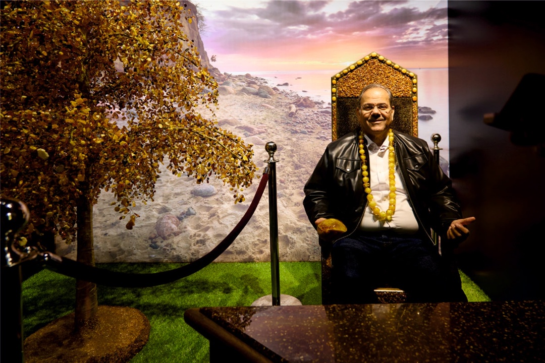 Начало «янтарной дипломатии» В культуре арабских стран янтарь является ценностью на духовном уровне: самоцвет возрастом 50 млн лет олицетворяет слезы пророка.