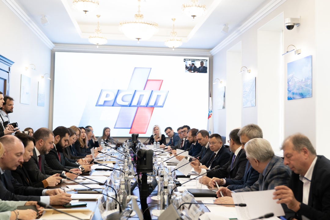 Глава Минстроя России Ирек Файзуллин выступил на заседании Комиссии РСПП по жилищно-коммунальному хозяйству