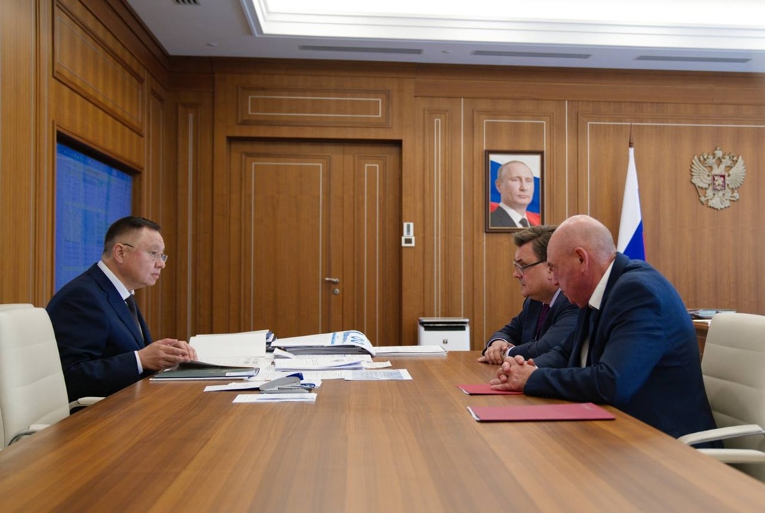 Министр строительства и ЖКХ РФ Ирек Файзуллин провел рабочую встречу с главой Минюста России Константином Чуйченко и председателем Правления Ассоциации…