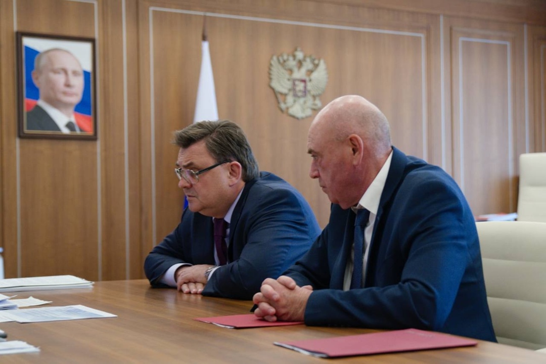 Министр строительства и ЖКХ РФ Ирек Файзуллин провел рабочую встречу с главой Минюста России Константином Чуйченко и председателем Правления Ассоциации…