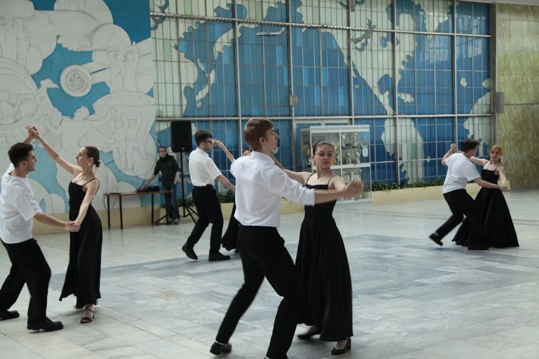 Первым делом — самолеты! Сегодня вручили дипломы выпускникам Московского государственного технического университета гражданской авиации