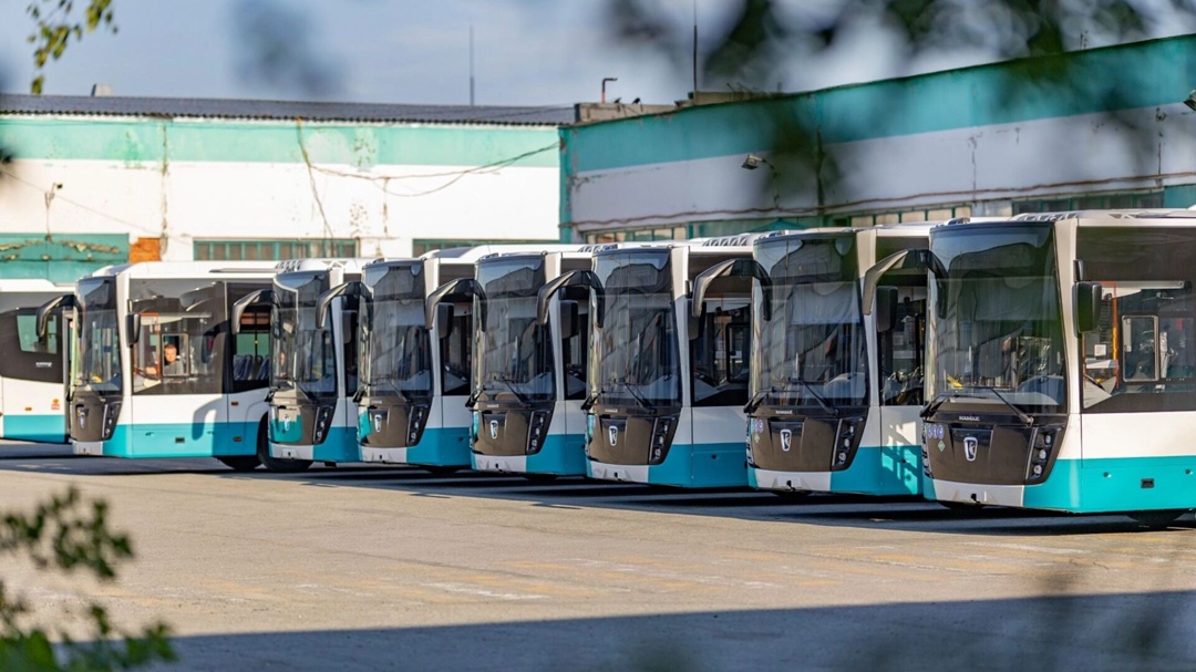 Если вы увидели у себя в ленте стройный ряд новеньких НЕФАЗов, значит, день точно прошел не зря!