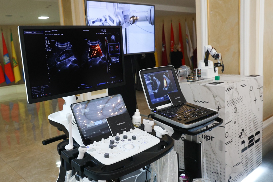 Председатель Совета Федерации Валентина Матвиенко и Министр промышленности и торговли РФ Антон Алиханов ознакомились с выставкой, посвященной передовым…