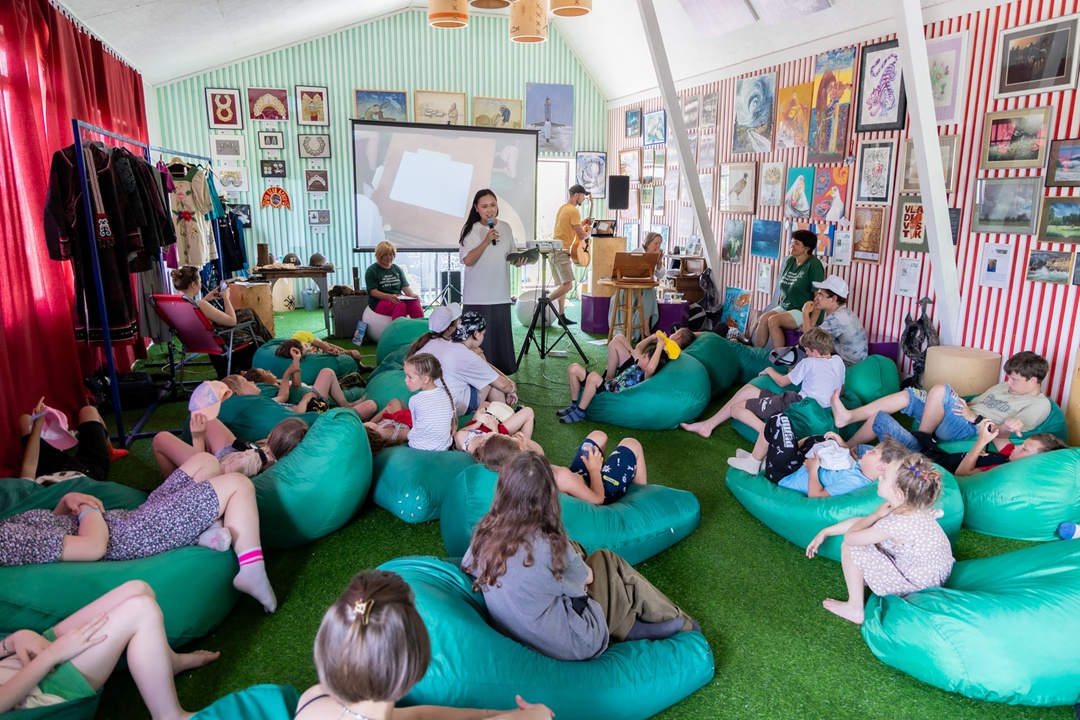 Можно ли не улыбнуться, когда видишь радость детей? Мы не можем.