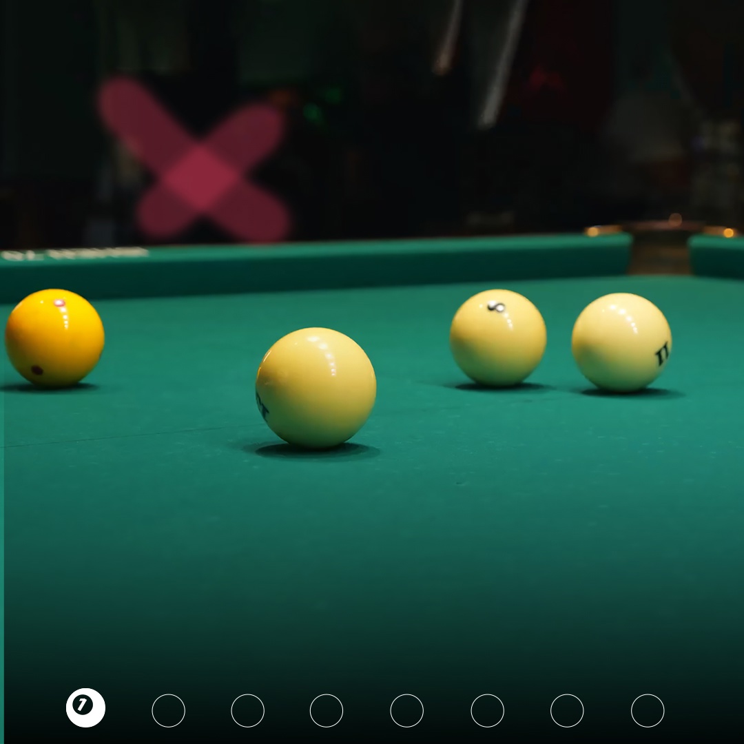Бильярд снова становится модным! Зеленое сукно, приглушенный свет, пыль от мелков и стук шаров друг о друга — это особая атмосфера.