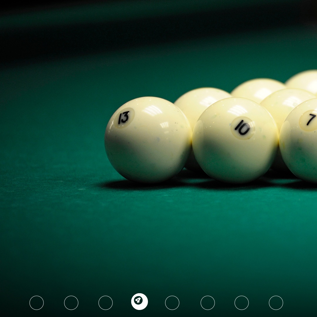 Бильярд снова становится модным! Зеленое сукно, приглушенный свет, пыль от мелков и стук шаров друг о друга — это особая атмосфера.