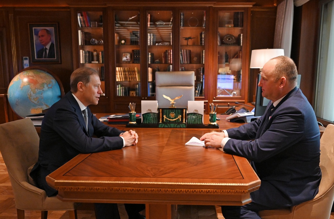 Первый вице-премьер Денис Мантуров провел встречу с участником второго потока программы «Время героев» Николаем Шпитонковым