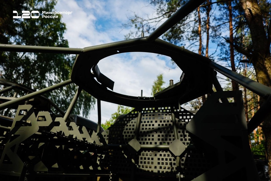 Минпромторг России и Народный фронт передали очередную партию техники на нужды СВО