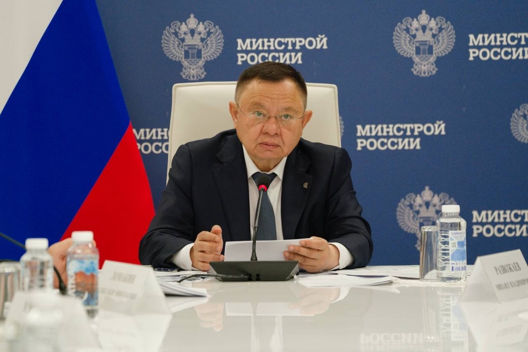 В Минстрое России под председательством Министра строительства и ЖКХ РФ Ирека Файзуллина прошло еженедельное совместное совещание с регионами и главными…