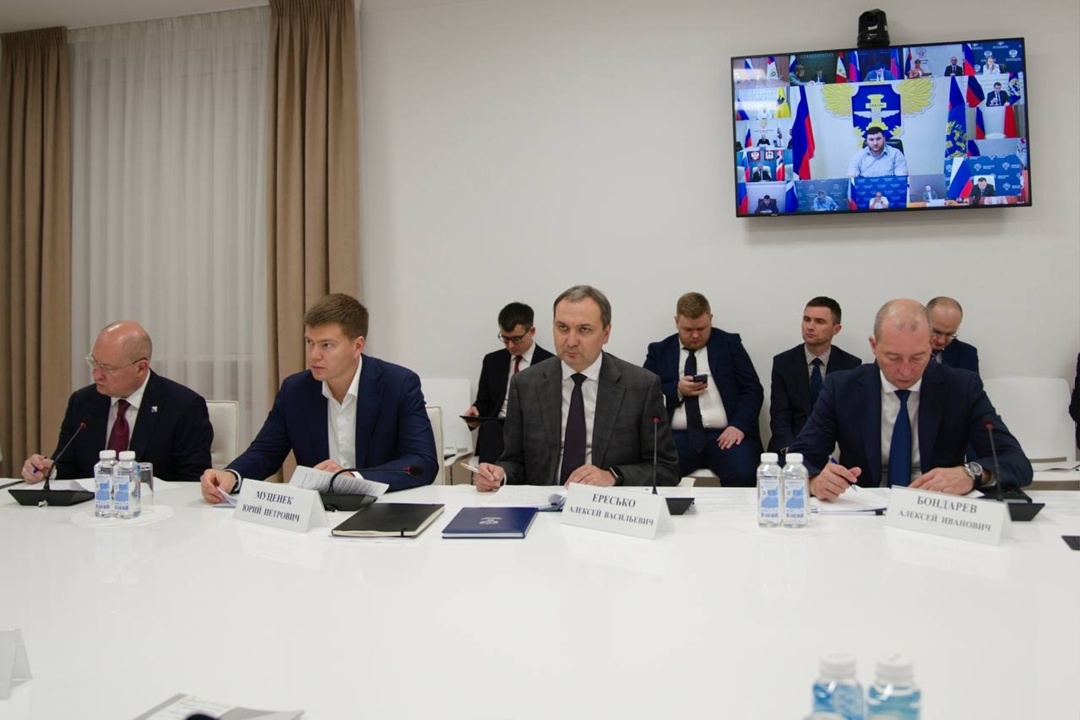 В Минстрое России под председательством Министра строительства и ЖКХ РФ Ирека Файзуллина прошло еженедельное совместное совещание с регионами и главными…