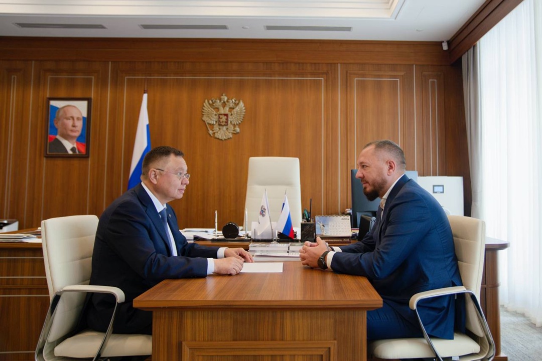 Министр строительства и ЖКХ РФ Ирек Файзуллин провел рабочую встречу с генеральным директором ООО «РКС-НР», дочернего общества подведомственного Министерству…