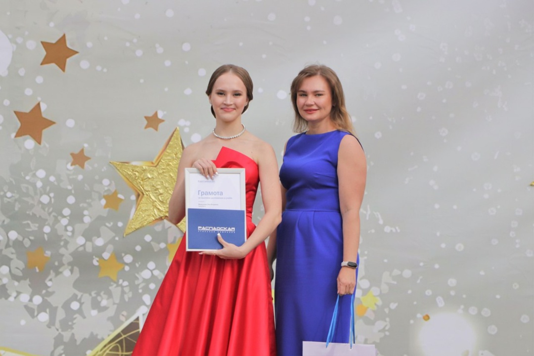 Поздравили выпускников с успешным окончанием школы