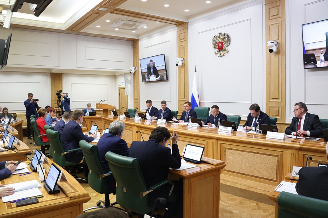 Владимир Якушев: Законодатели работают над устранением правовых пробелов в сфере ИЖС