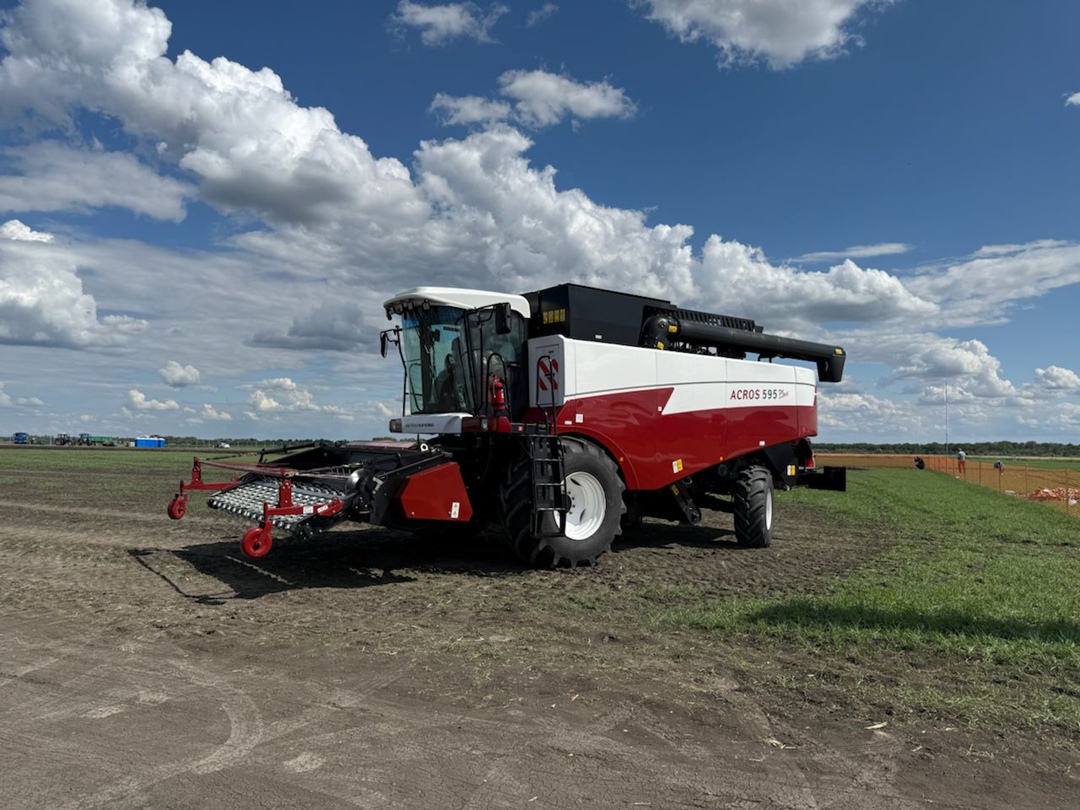 В первый день выставки «День поля –2025» в Волгоградской области свои новинки представили ведущие производители сельхозтехники.