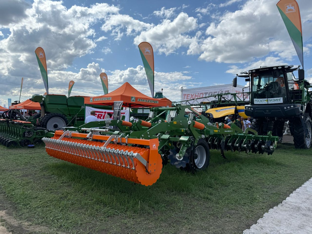 В первый день выставки «День поля –2025» в Волгоградской области свои новинки представили ведущие производители сельхозтехники.