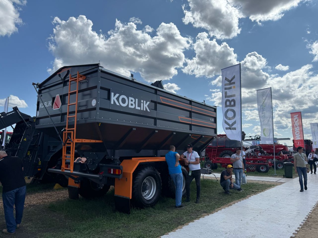 В первый день выставки «День поля –2025» в Волгоградской области свои новинки представили ведущие производители сельхозтехники.