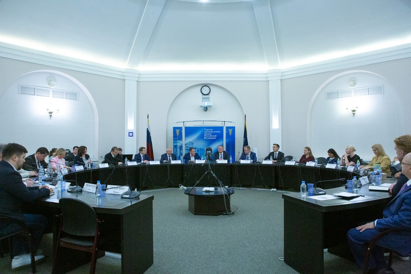 Директор направления «Искусственный интеллект» АНО ЦЭ выступил с докладом о регулировании ИИ на круглом столе в ТПП РФ