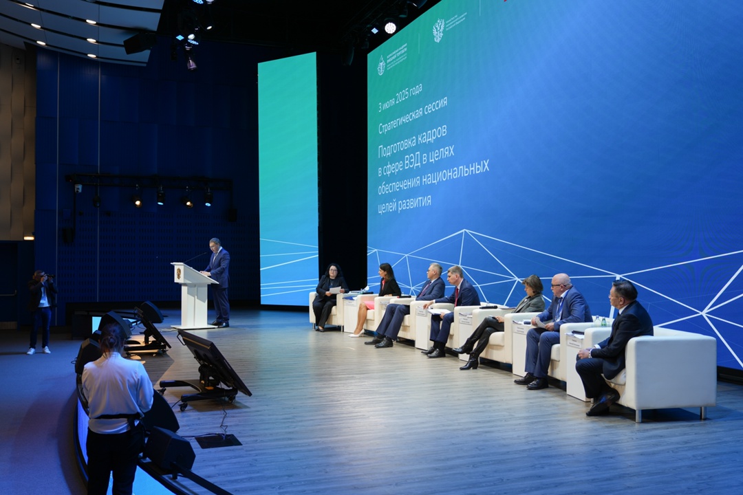 Александр Новак провел стратегическую сессию по комплексной программе подготовки кадров для внешнеэкономической деятельности