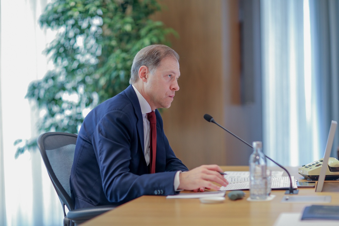 Денис Мантуров провел заседание госкомиссии по антиконтрафакту