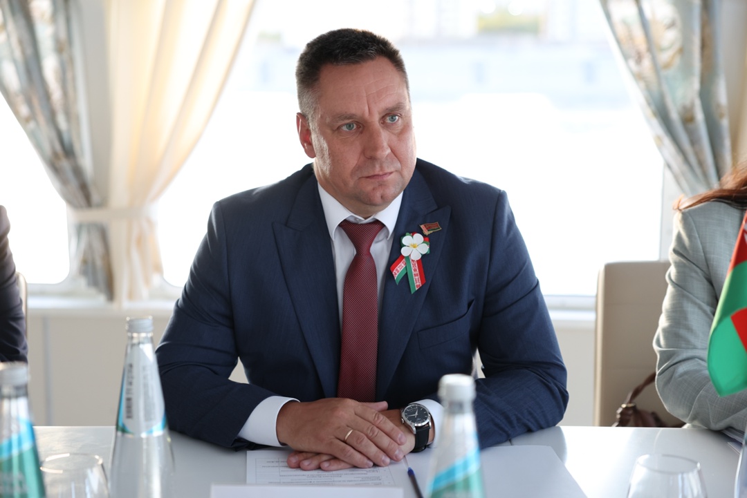 В рамках поездки в Волгоградскую область Оксана Лут провела рабочие встречи с главой Минсельхозпрода Беларуси Юрием Горловым и Министром по промышленности и…