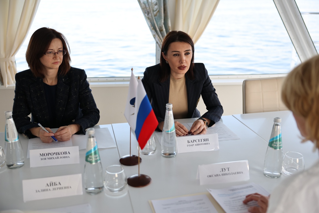 В рамках поездки в Волгоградскую область Оксана Лут провела рабочие встречи с главой Минсельхозпрода Беларуси Юрием Горловым и Министром по промышленности и…