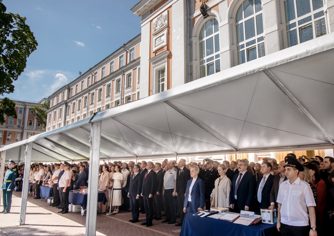 Глава Минтранса Роман Старовойт вручил дипломы выпускникам Российского университета транспорта